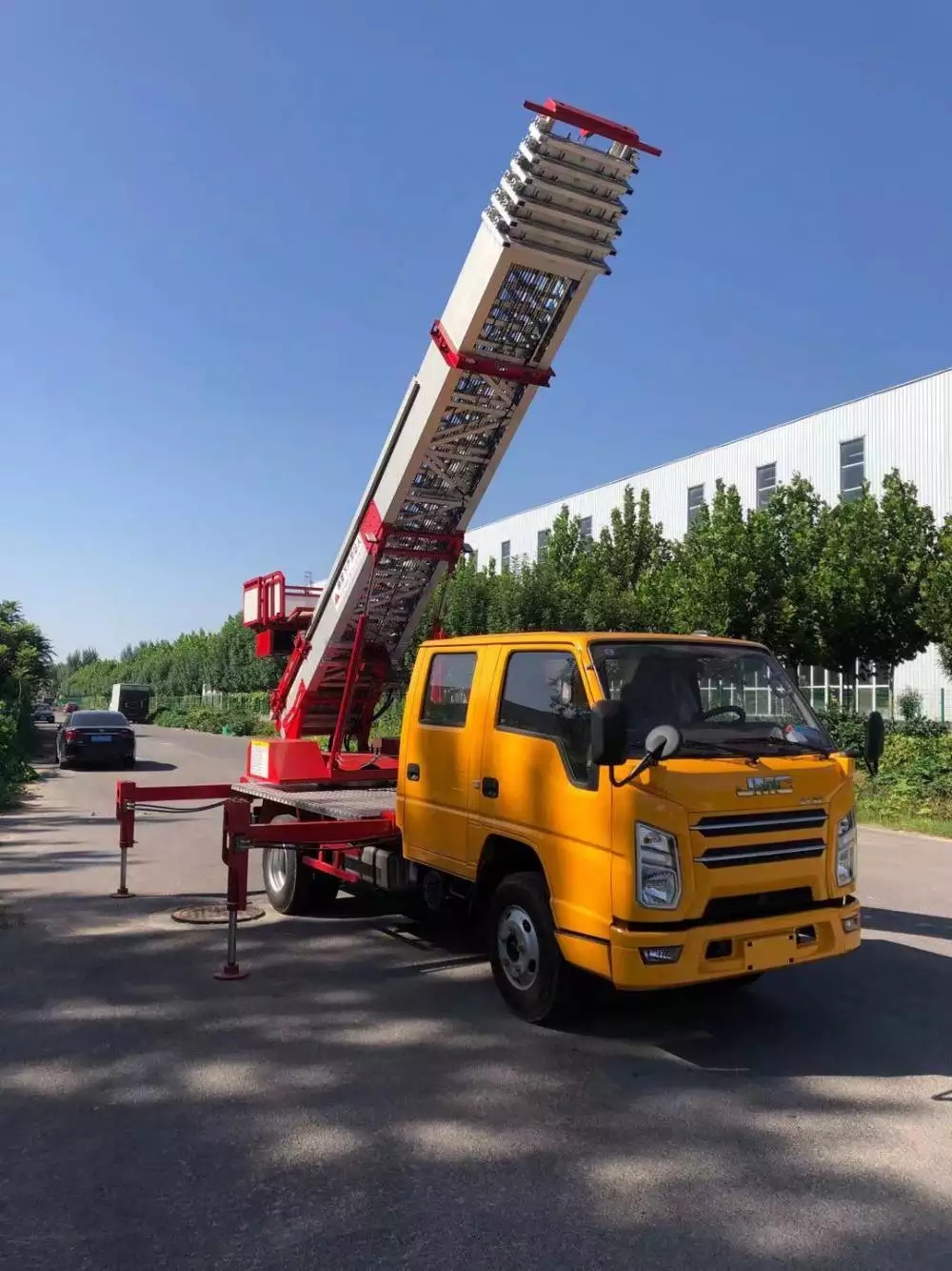 长坡镇附近的云梯车出租服务：轻松解决高空作业需求