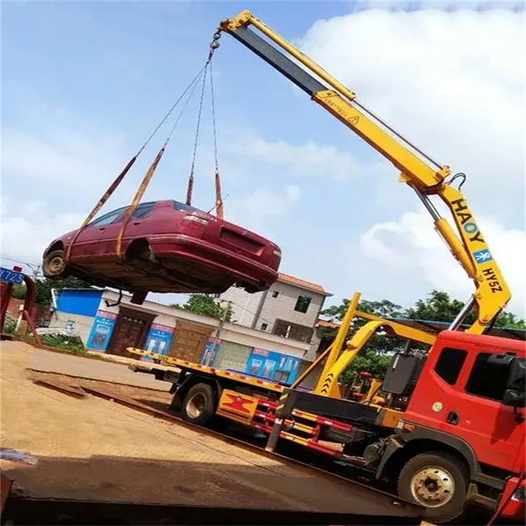 长坡镇吊车吊汽车的正确方法